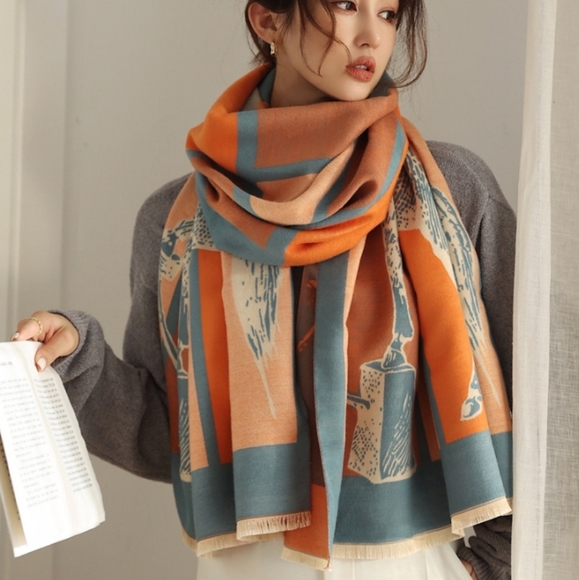 Elegant Cashmere Shawl - Picture 4 of 7